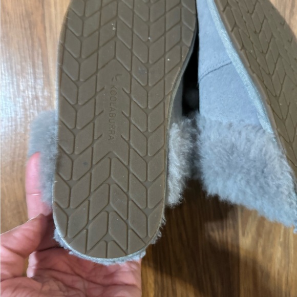 Koolabuur  by Uggs slippers, size 8, gray - Picture 3 of 7